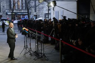 Ο Σουλτς σε νέες «Συμπληγάδες»