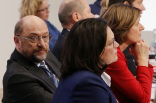 Προς κυβέρνηση μεγάλου συνασπισμού με… ρήτρα επιείκειας