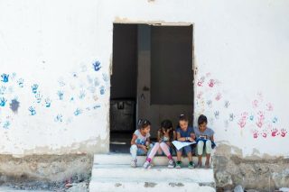 «Το πολύχρωμο σχολείο διαμορφώνει πιο έξυπνους και κοινωνικά επιδέξιους μαθητές»