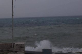 Μισοβυθίστηκε πλωτή δεξαμενή στον Σκαμαραγκά