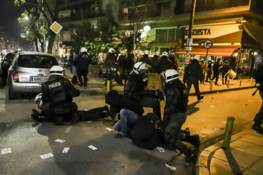 Κατηγορούνται για εμπρησμό οι διαμαρτυρόμενοι για τον εμπρησμό