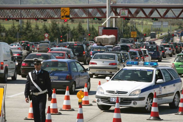 Από το κακό στο χειρότερο οι Ελληνες οδηγοί