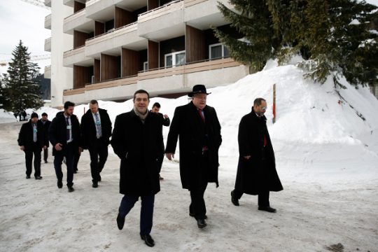 Ικανοποίηση για την αξιολόγηση, το χρέος στο επίκεντρο