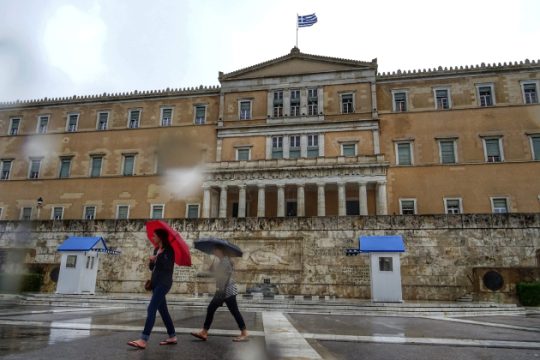 Σύγκρουση ΣΥΡΙΖΑ-ΝΔ και ειρωνείες για την ΠΓΔΜ