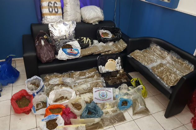 Πενήντα κιλά χασίς σε σπίτι στο Γαλάτσι
