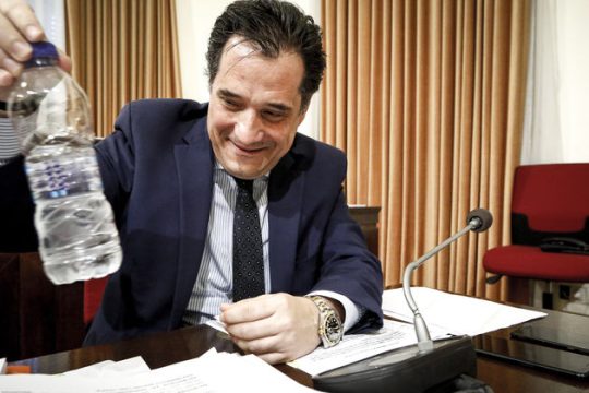 Χιουμοράκι και απειλές κατά πάντων
