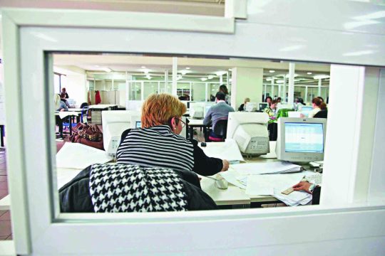 «Ξεπαγώνουν» οι μισθοί στο Δημόσιο