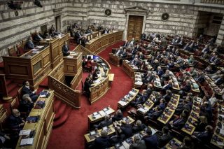 Βλέπουν σκάνδαλο αλλά και σκευωρία