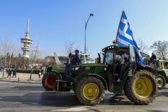 Με τα τρακτέρ έξω από τη ΔΕΘ