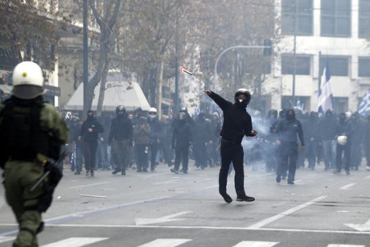 Κουκουλοφόροι ακροδεξιοί προκάλεσαν επεισόδια