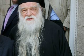 Μήνυση Αμβρόσιου για θεατρική παράσταση