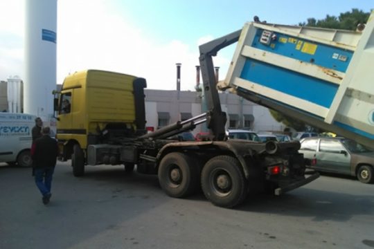 ΠΑΓΝΗ: Μπήκε το container που αντικαθιστά τους κάδους ανακύκλωσης