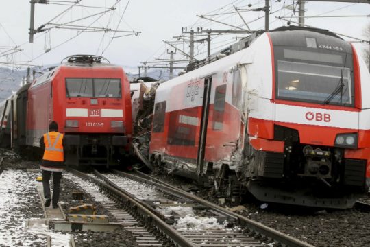 Αιματηρή σύγκρουση τρένων στην Αυστρία
