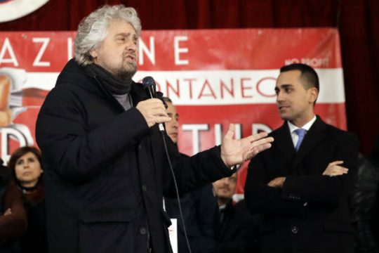 Βολές από όλους κατά των Πέντε Αστέρων