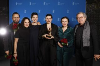Η γυναίκα στο επίκεντρο
