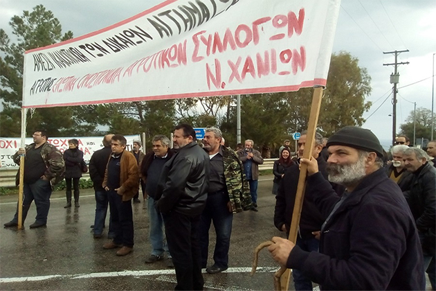 Για 9η μέρα στο μπλόκο στα Μεγάλα Χωράφια οι αγρότες