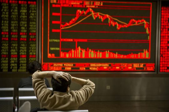 Τριγμοί στις διεθνείς αγορές