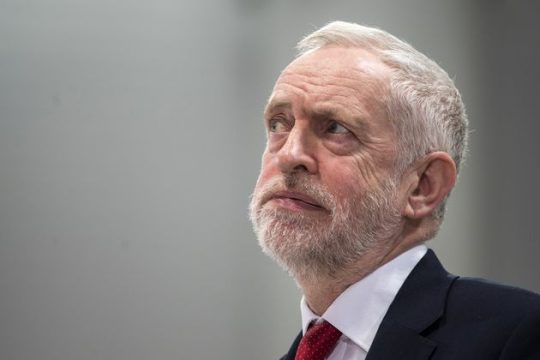 Brexit αλλά χωρίς… δασμούς με την Ε.Ε. υπόσχεται ο Κόρμπιν