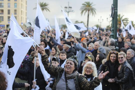 Διπλή δοκιμασία για τον Εμανουέλ Μακρόν