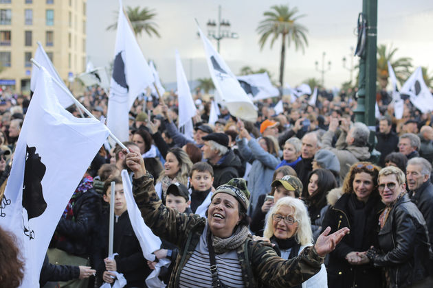 Διπλή δοκιμασία για τον Εμανουέλ Μακρόν