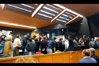 Τραμπούκοι έδερναν κατοίκους!