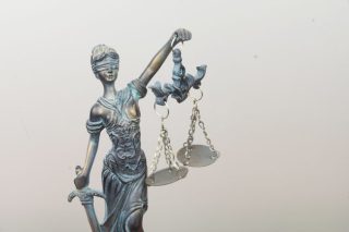 Σε άμεσο κίνδυνο το κύρος και η ανεξαρτησία της Δικαιοσύνης