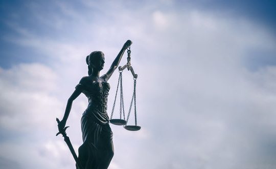 Πλήρης και ουσιαστική προστασία σε μάρτυρες και εισαγγελείς