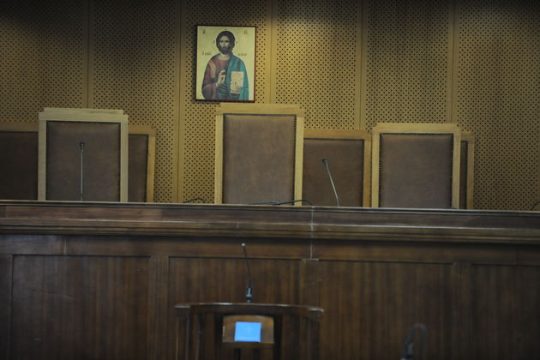Στο εδώλιο 13 υπάλληλοι, τριών Ταμείων, για την υπεξαίρεση 17,9 εκατ. ευρώ