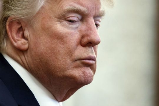 Κορυφώνεται η σύγκρουση Τραμπ-FBI