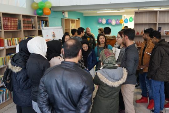 Το «Εφηβικό Δίκτυο» κάτω από τις γραμμές