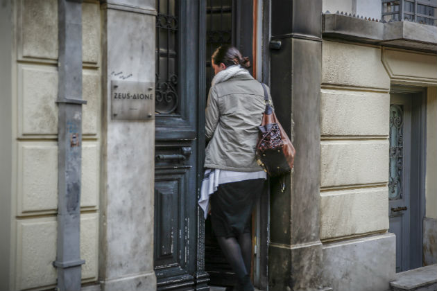 Θεωρίες πολιτικής συνωμοσίας από τη Μαρέβα Μητσοτάκη