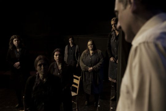«Οι επισκέπτες του Δεκαπενταύγουστου» στο Θέατρο Βαφείο