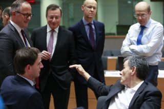 Αναβολή στη δόση των 5,7 δισ.