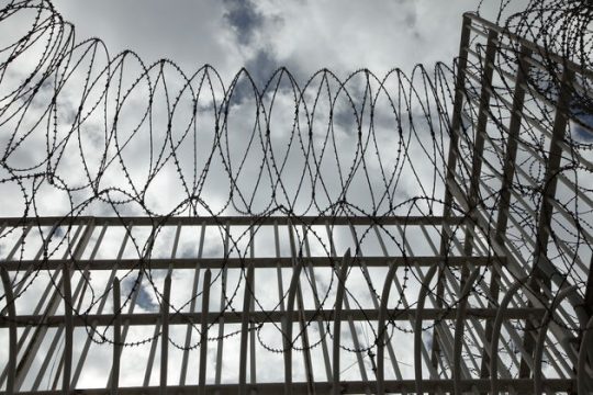 Τρεις αυτοκτονίες, ένας θάνατος και μια παραφωνία
