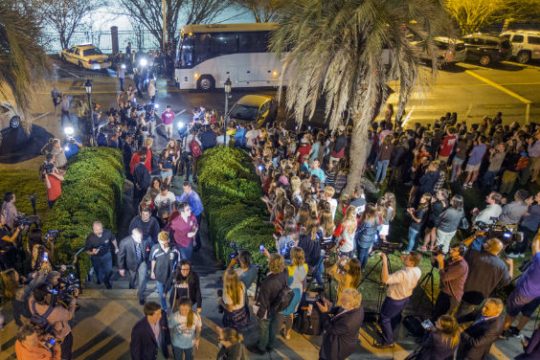 Συγκινητική πορεία μαθητών ενάντια στην οπλοκατοχή