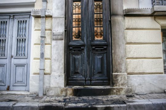 Ανάληψη ευθύνης για τα γκαζάκια στην επιχείρηση της Μ. Μητσοτάκη