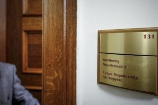 «Βρέχει» δωροδοκίες στις καταθέσεις των τριών προστατευόμενων μαρτύρων
