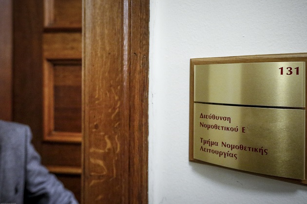 «Βρέχει» δωροδοκίες στις καταθέσεις των τριών προστατευόμενων μαρτύρων