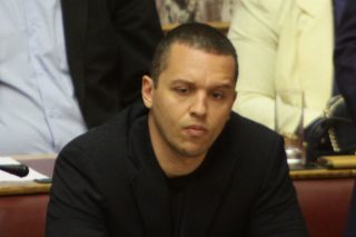 Με καθυστέρηση η «τιμωρία» Κασιδιάρη για το χυδαίο παραλήρημα στη Βουλή