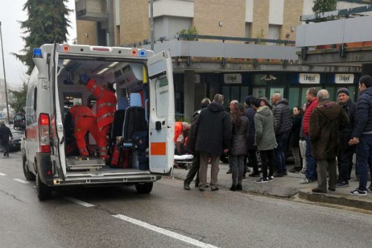 Ένοπλη ρατσιστική επίθεση στους δρόμους ιταλικής πόλης