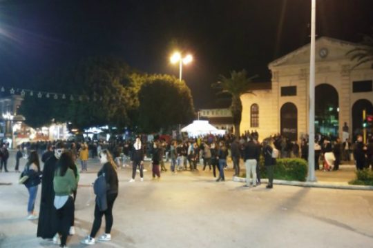 Χανιά: Μικρής έντασης επεισόδια από καρναβαλιστές στο κέντρο
