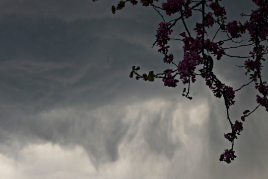 Βροχές, καταιγίδες και θυελλώδεις άνεμοι το Σαββατοκύριακο