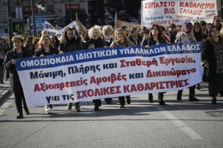 «Μόνο οι αλυσίδες μάς λείπουν»