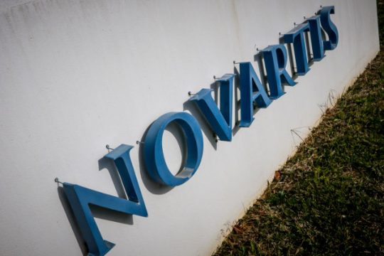 Τι απαντούν τα κόμματα για τη σύσταση προανακριτικής για τη Novartis