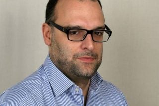 Στον θάνατο απαντάς μόνο με τη ζωή