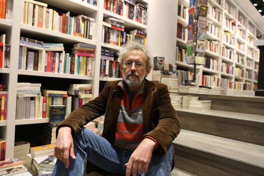 Οσο μεγαλώνω νιώθω κοντύτερα στον Παπαδιαμάντη