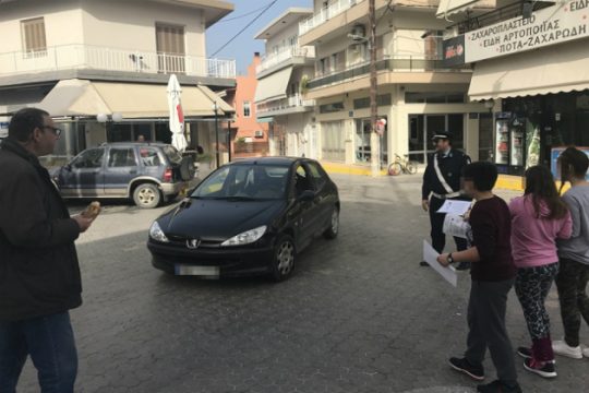 Ηράκλειο: Μαθητές ενημέρωσαν οδηγούς για την οδική ασφάλεια