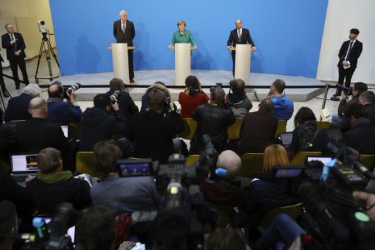 Ομαδικό πορτρέτο με μια κυρία