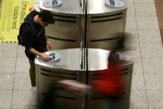 Το ηλεκτρονικό εισιτήριο φέρνει εμπιστοσύνη ανάμεσα σε ΟΑΣΑ και υπουργεία