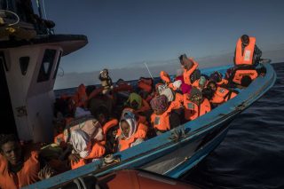 H Μεσόγειος καταπίνει ανθρώπους, η Frontex… εγκαινιάζει τη «Θέμιδα»